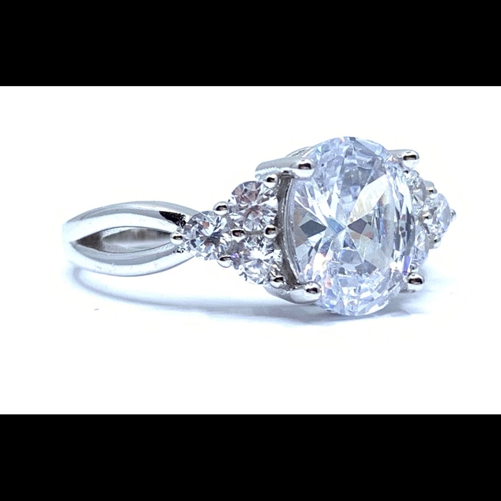 Classic Dazzling Oval-Shape Ring - image 3